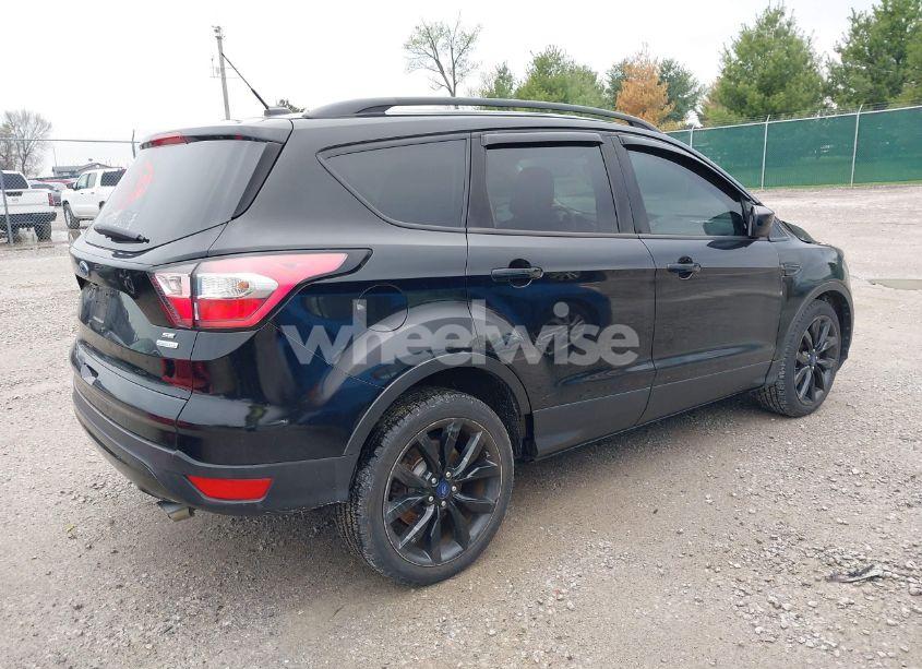 Photo 4 of 2018 Ford Escape SE (VIN 1FMCU0GD5JUA81724)