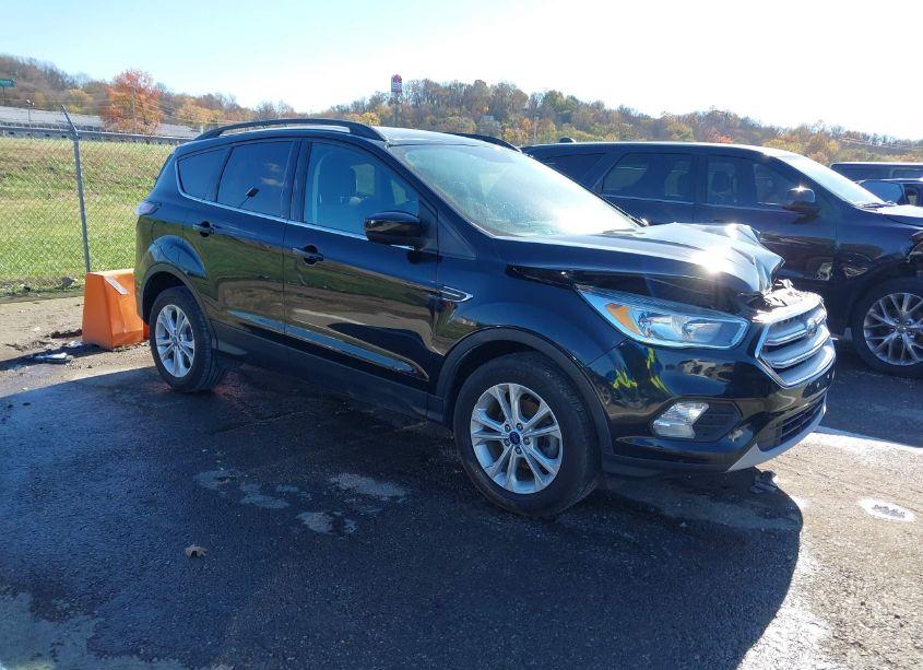 2018 Ford Escape SE (VIN 1FMCU0GD5JUB21381) main photo