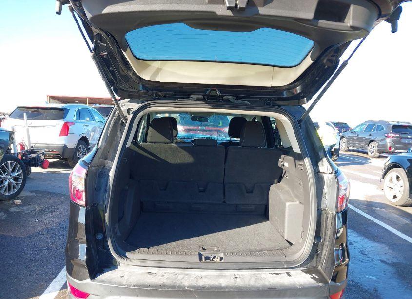 Photo 17 of 2018 Ford Escape SE (VIN 1FMCU0GD5JUB21381)