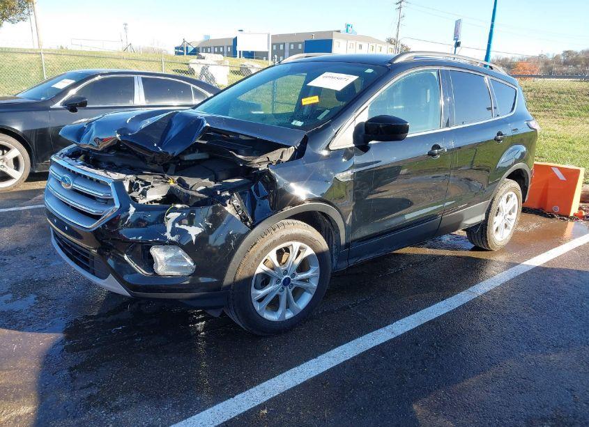 Photo 2 of 2018 Ford Escape SE (VIN 1FMCU0GD5JUB21381)