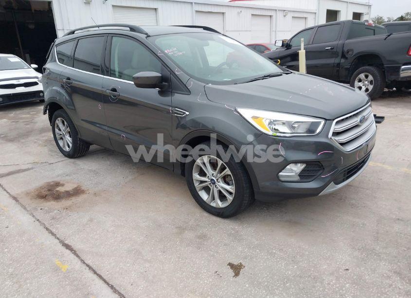 2018 Ford Escape SE (VIN 1FMCU0GD5JUB61590) main photo