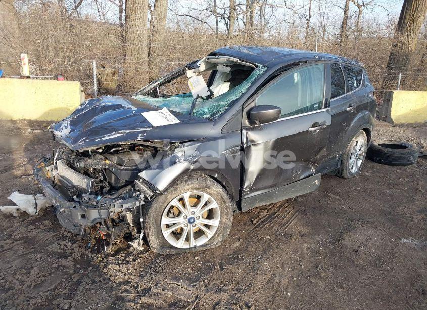 Photo 2 of 2019 Ford Escape SE (VIN 1FMCU0GD5KUA04482)