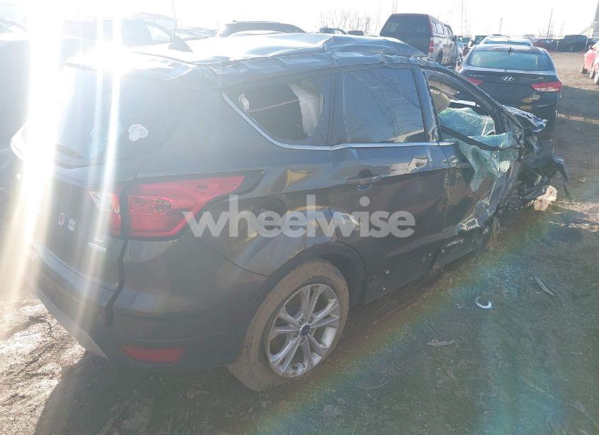 Photo 4 of 2019 Ford Escape SE (VIN 1FMCU0GD5KUA04482)