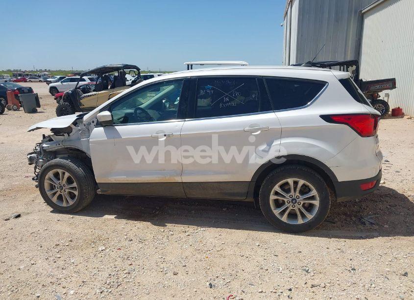 Photo 15 of 2019 Ford Escape SE (VIN 1FMCU0GD5KUA56050)