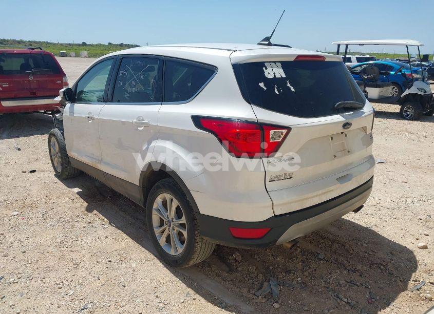 Photo 3 of 2019 Ford Escape SE (VIN 1FMCU0GD5KUA56050)