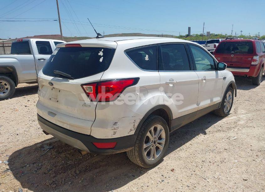 Photo 4 of 2019 Ford Escape SE (VIN 1FMCU0GD5KUA56050)