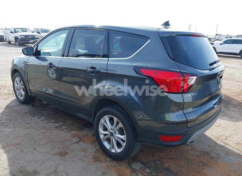 Photo 3 of 2019 Ford Escape SE (VIN 1FMCU0GD5KUA62706)