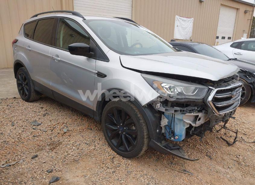 2019 Ford Escape SE (VIN 1FMCU0GD5KUB10172) main photo