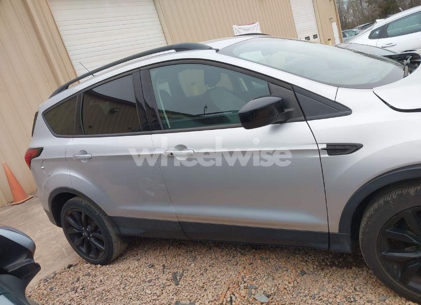 Photo 14 of 2019 Ford Escape SE (VIN 1FMCU0GD5KUB10172)