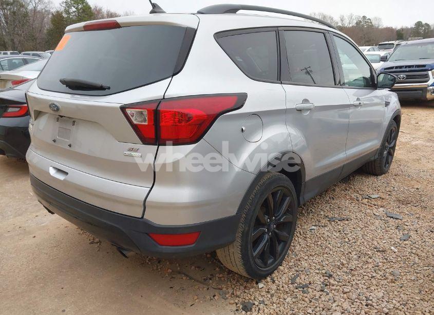 Photo 4 of 2019 Ford Escape SE (VIN 1FMCU0GD5KUB10172)