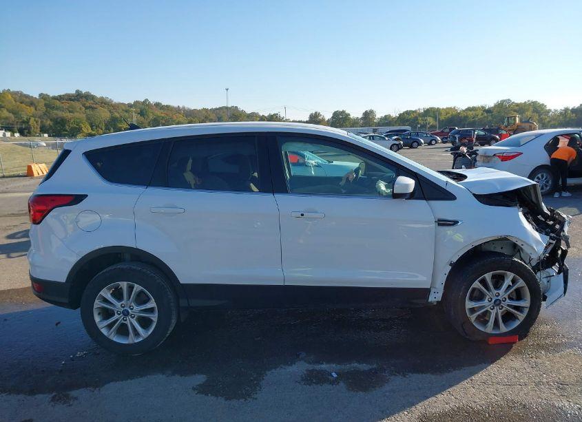 Photo 13 of 2019 Ford Escape SE (VIN 1FMCU0GD5KUB10771)