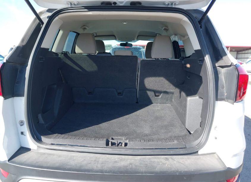 Photo 18 of 2019 Ford Escape SE (VIN 1FMCU0GD5KUB10771)