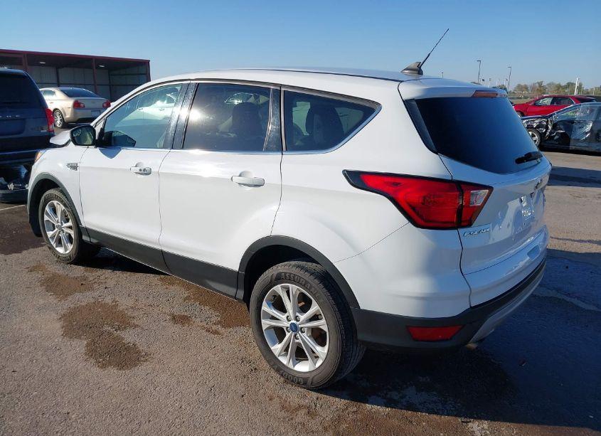 Photo 3 of 2019 Ford Escape SE (VIN 1FMCU0GD5KUB10771)