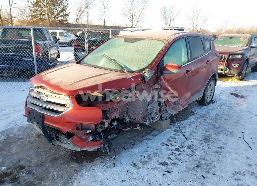 Photo 2 of 2019 Ford Escape SE (VIN 1FMCU0GD5KUB23228)