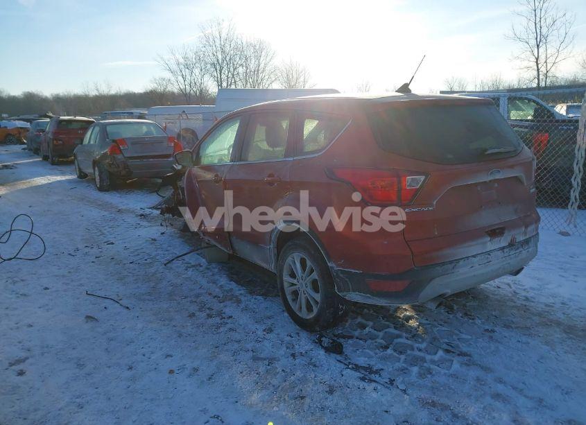 Photo 3 of 2019 Ford Escape SE (VIN 1FMCU0GD5KUB23228)