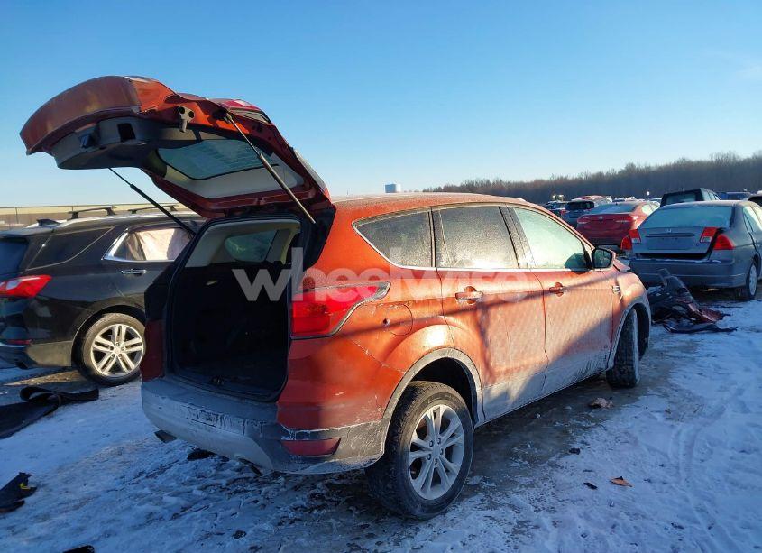 Photo 4 of 2019 Ford Escape SE (VIN 1FMCU0GD5KUB23228)