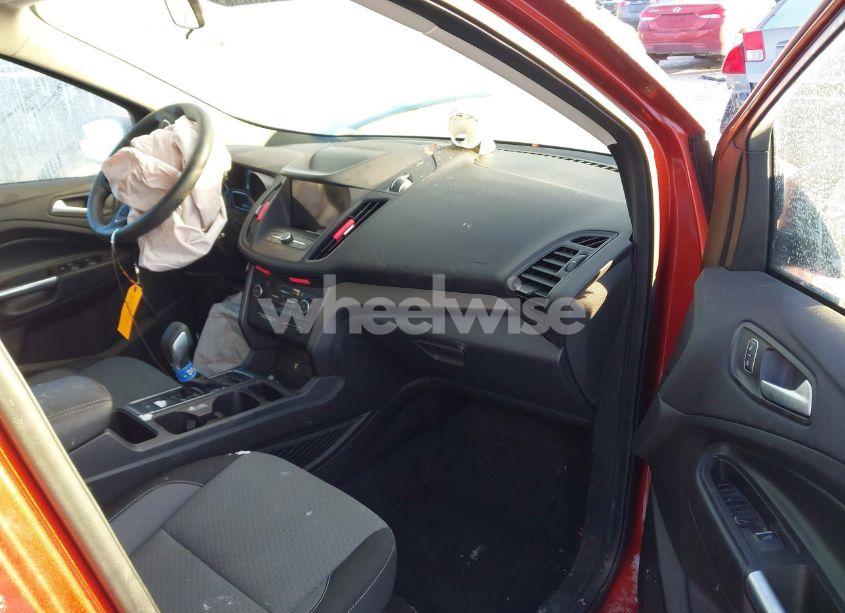 Photo 5 of 2019 Ford Escape SE (VIN 1FMCU0GD5KUB23228)