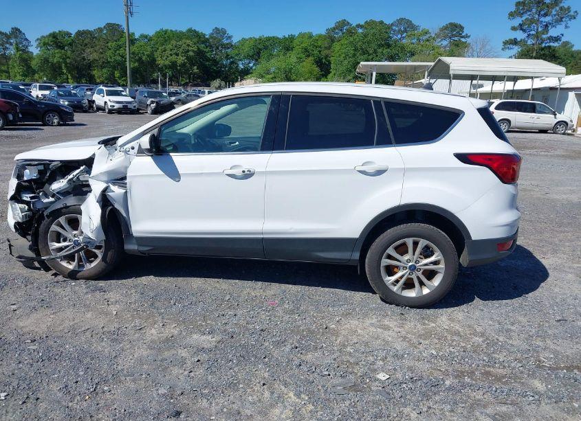 Photo 15 of 2019 Ford Escape SE (VIN 1FMCU0GD5KUB33161)