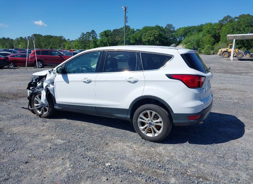 Photo 3 of 2019 Ford Escape SE (VIN 1FMCU0GD5KUB33161)