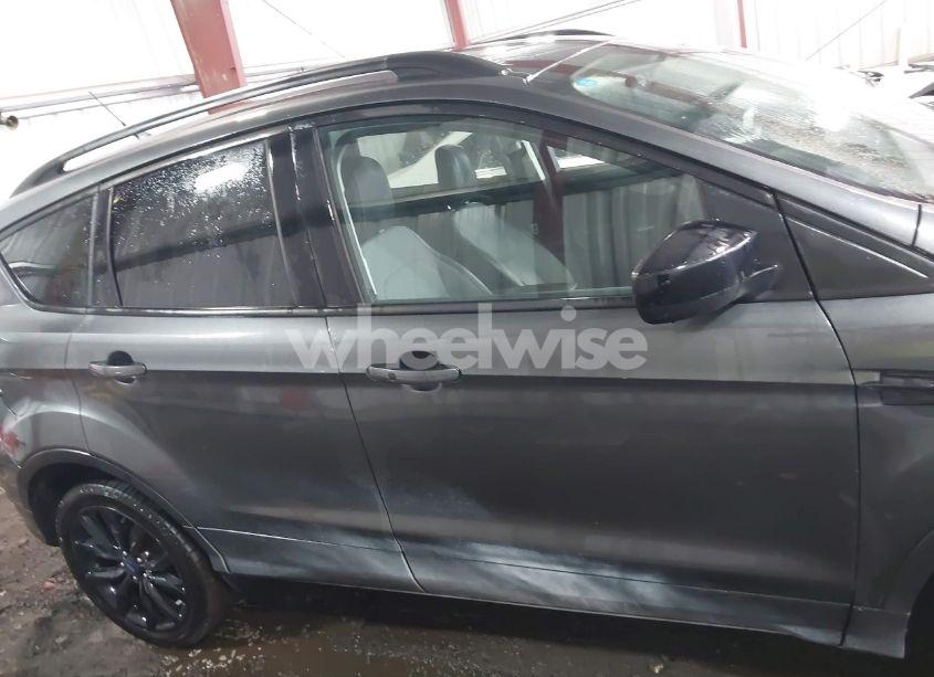 Photo 13 of 2019 Ford Escape SE (VIN 1FMCU0GD5KUB75653)