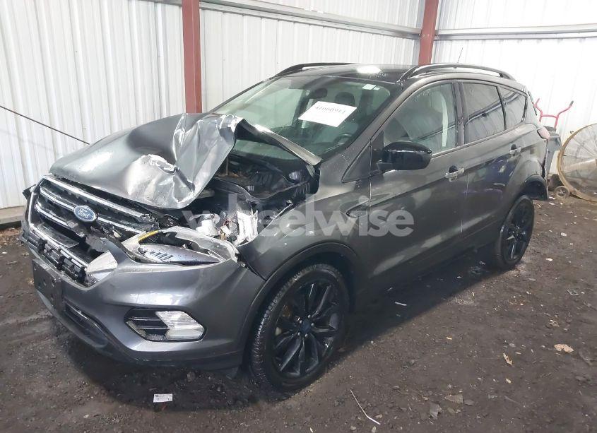 Photo 2 of 2019 Ford Escape SE (VIN 1FMCU0GD5KUB75653)