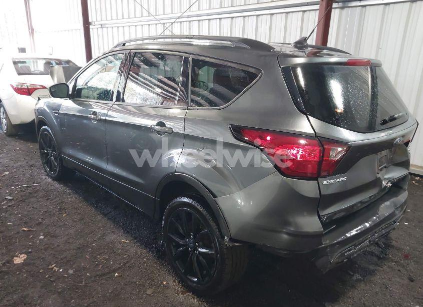 Photo 3 of 2019 Ford Escape SE (VIN 1FMCU0GD5KUB75653)
