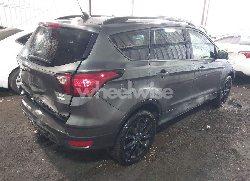 Photo 4 of 2019 Ford Escape SE (VIN 1FMCU0GD5KUB75653)