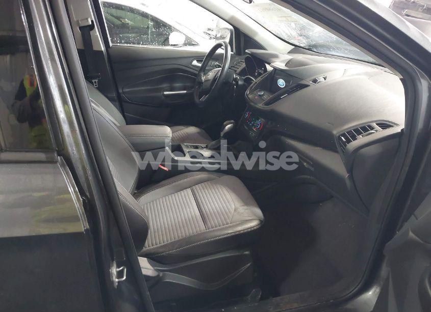 Photo 5 of 2019 Ford Escape SE (VIN 1FMCU0GD5KUB75653)