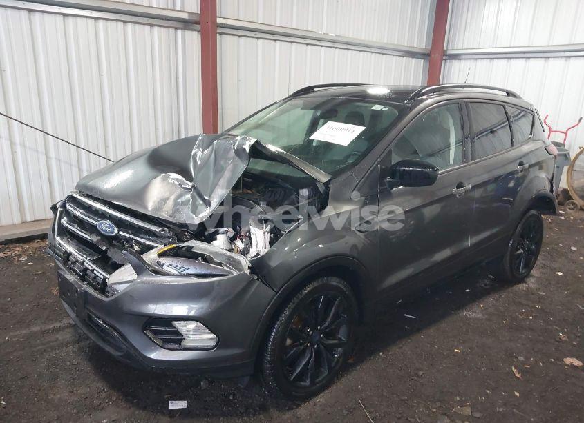 Photo 6 of 2019 Ford Escape SE (VIN 1FMCU0GD5KUB75653)
