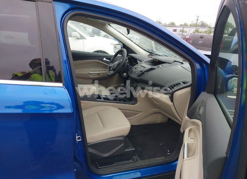 Photo 5 of 2017 Ford Escape SE (VIN 1FMCU0GD6HUA11319)