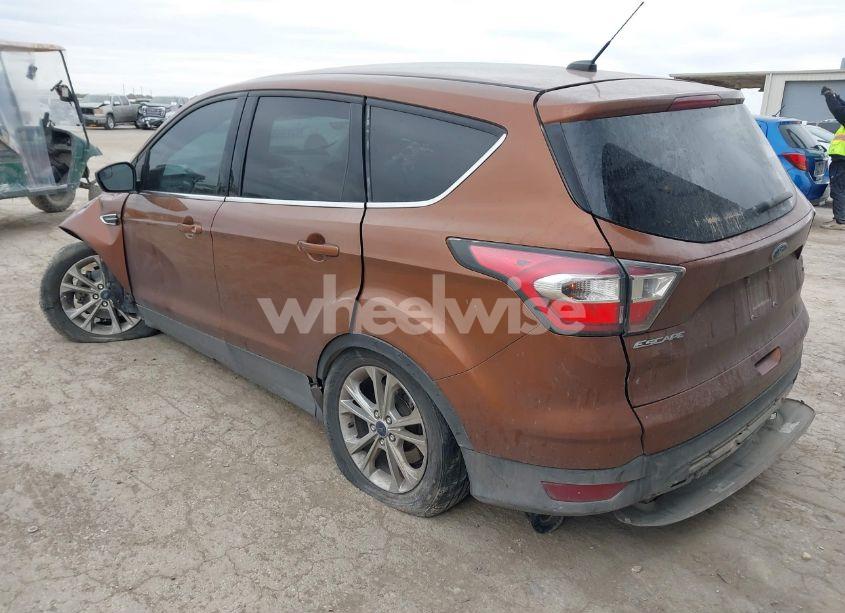 Photo 3 of 2017 Ford Escape SE (VIN 1FMCU0GD6HUA54297)