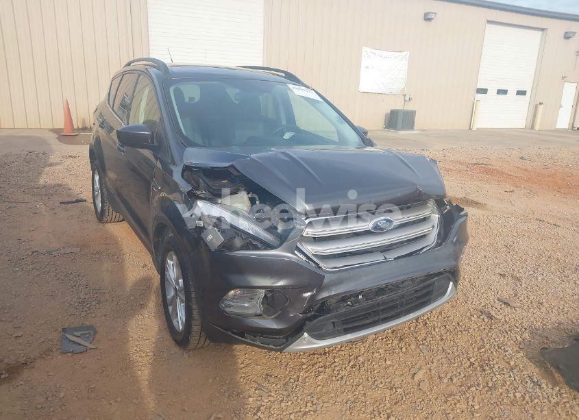 2017 Ford Escape SE (VIN 1FMCU0GD6HUB26017) main photo