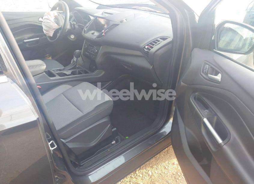 Photo 5 of 2017 Ford Escape SE (VIN 1FMCU0GD6HUB26017)