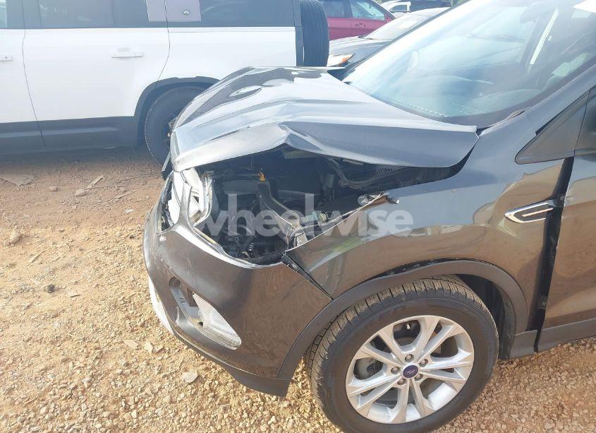 Photo 6 of 2017 Ford Escape SE (VIN 1FMCU0GD6HUB26017)