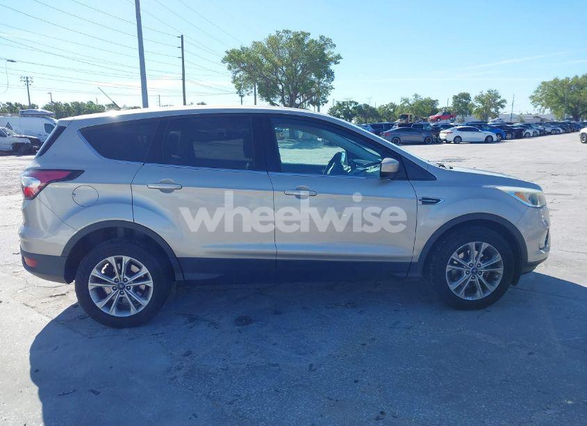 Photo 13 of 2017 Ford Escape SE (VIN 1FMCU0GD6HUB96648)