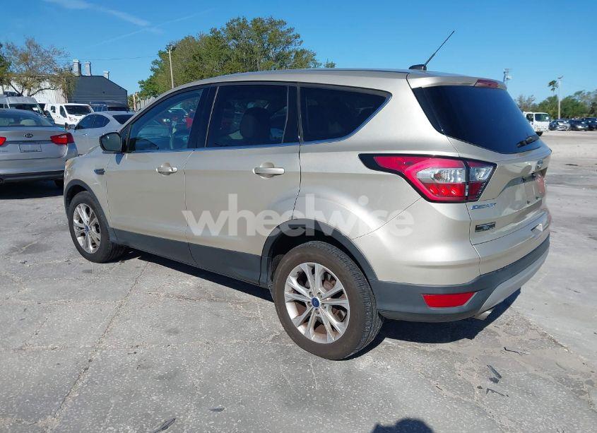 Photo 3 of 2017 Ford Escape SE (VIN 1FMCU0GD6HUB96648)