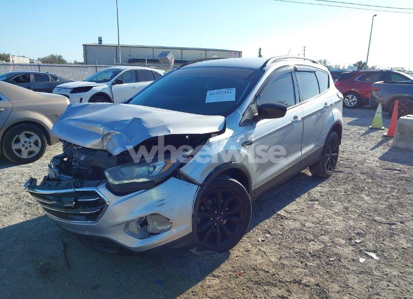 Photo 2 of 2017 Ford Escape SE (VIN 1FMCU0GD6HUC31625)