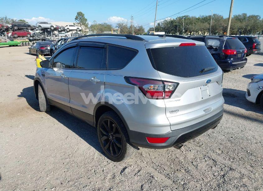 Photo 3 of 2017 Ford Escape SE (VIN 1FMCU0GD6HUC31625)