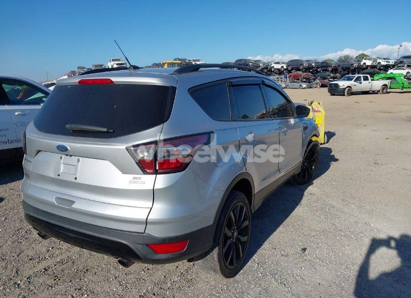 Photo 4 of 2017 Ford Escape SE (VIN 1FMCU0GD6HUC31625)