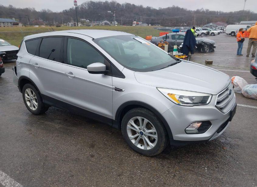 2017 Ford Escape SE (VIN 1FMCU0GD6HUC66181) main photo
