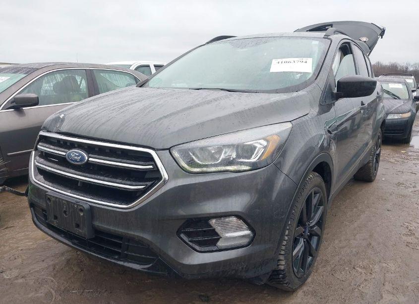 Photo 2 of 2017 Ford Escape SE (VIN 1FMCU0GD6HUC77228)