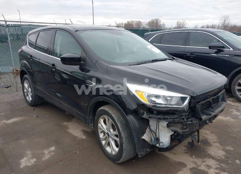 2017 Ford Escape SE (VIN 1FMCU0GD6HUD50467) main photo