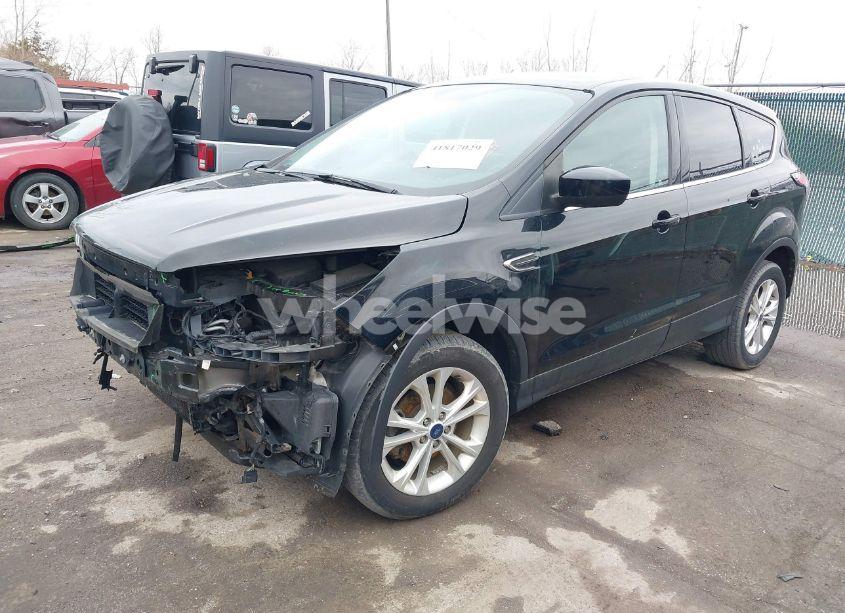 Photo 2 of 2017 Ford Escape SE (VIN 1FMCU0GD6HUD50467)