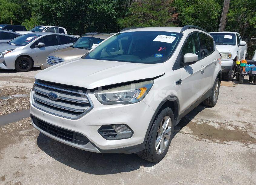 Photo 2 of 2017 Ford Escape SE (VIN 1FMCU0GD6HUE69099)