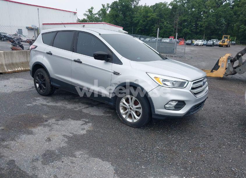 2017 Ford Escape SE (VIN 1FMCU0GD6HUE69894) main photo