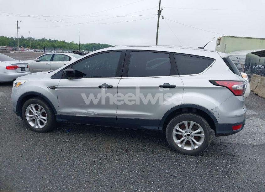 Photo 13 of 2017 Ford Escape SE (VIN 1FMCU0GD6HUE69894)