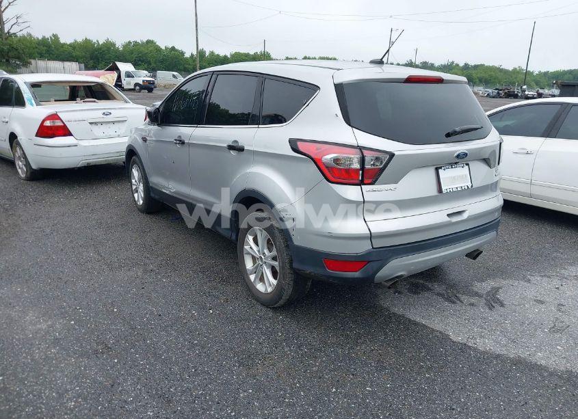 Photo 3 of 2017 Ford Escape SE (VIN 1FMCU0GD6HUE69894)