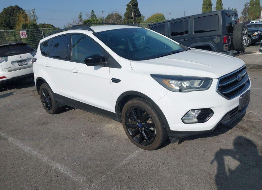 2018 Ford Escape SE (VIN 1FMCU0GD6JUA42396) main photo