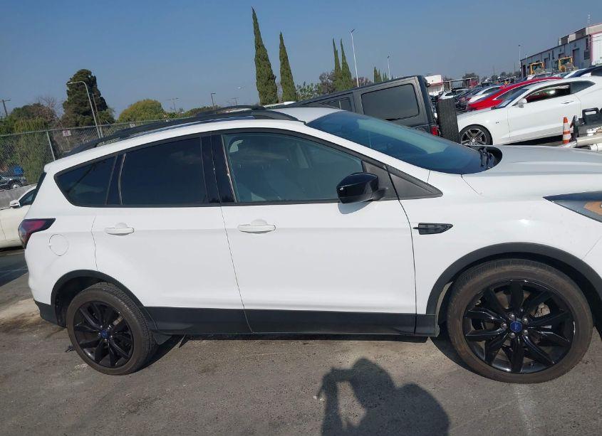 Photo 13 of 2018 Ford Escape SE (VIN 1FMCU0GD6JUA42396)
