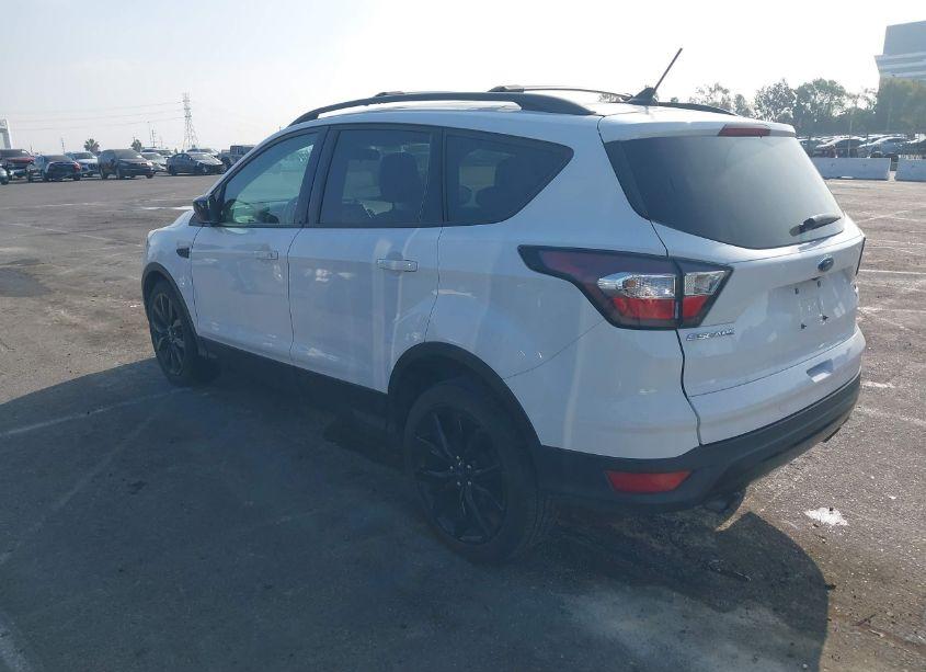 Photo 3 of 2018 Ford Escape SE (VIN 1FMCU0GD6JUA42396)